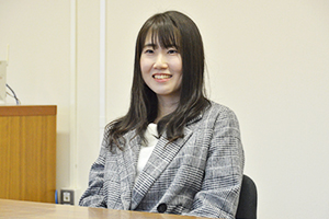 システム自然科学研究科　博士前期課程　理学情報専攻2年　山田麻未さん