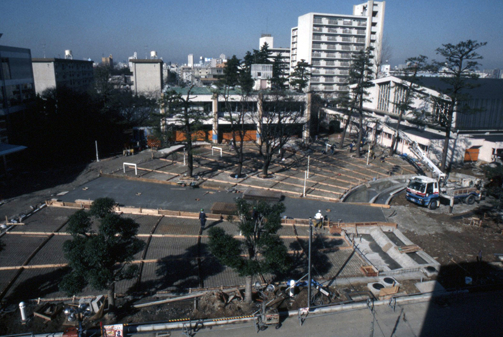 図10 工事中のデザイン広場