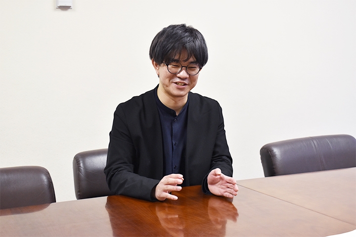 大学院理学研究科 博士前期課程１年　鈴木 涼月さん