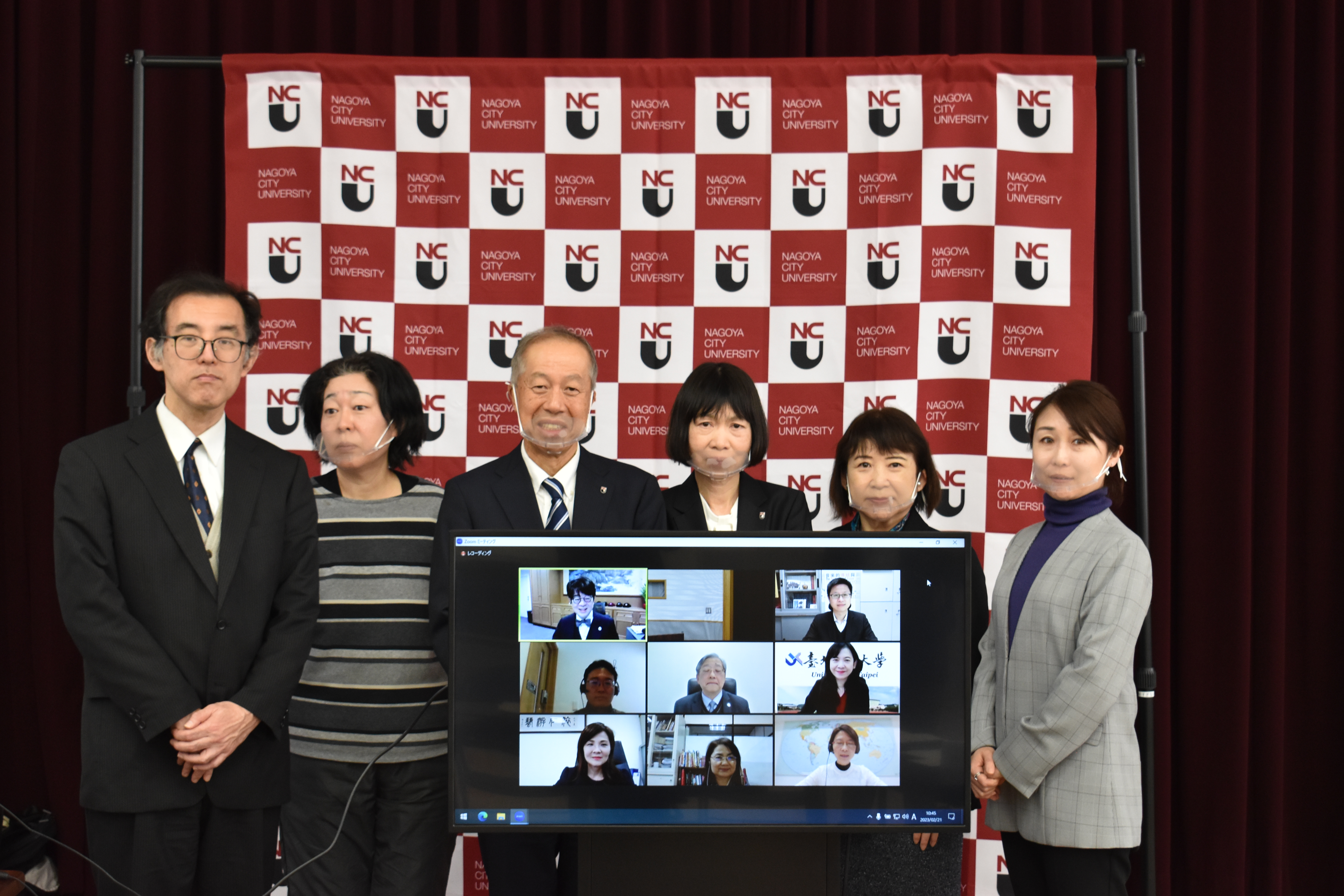 Photo Session at NCU. From left to right, Prof. Atsushi Yamada, Dr. Mika Yamada, Dr. Kiyofumi Asai, Dr. Kiyoko Yokoyama, Dr. Hisako Nonaka, Dr. Shoko Shiina