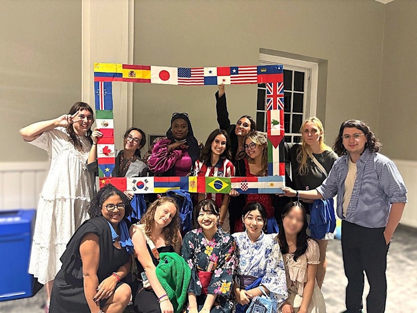 バックネル大学に到着して間もない頃に参加した「Global Gala」での集合写真です。留学生活の序盤は誰もが緊張していましたが、今ではTAの仲間たちはかけがえのない存在になりました。