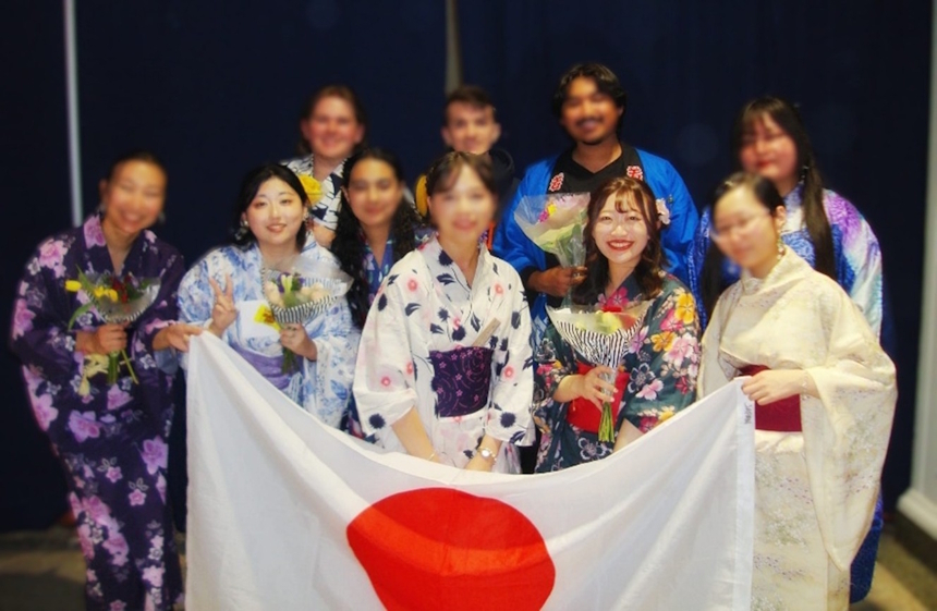 「Asian Gala」という大規模なイベントでは、Japan Societyのメンバーとともに炭坑節を披露しました。みんな浴衣がとっても似合っていました♪