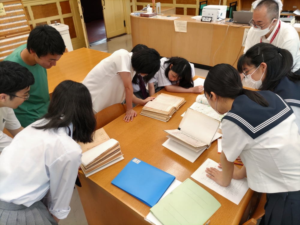 名古屋市市政資料館閲覧室で公文書を調査