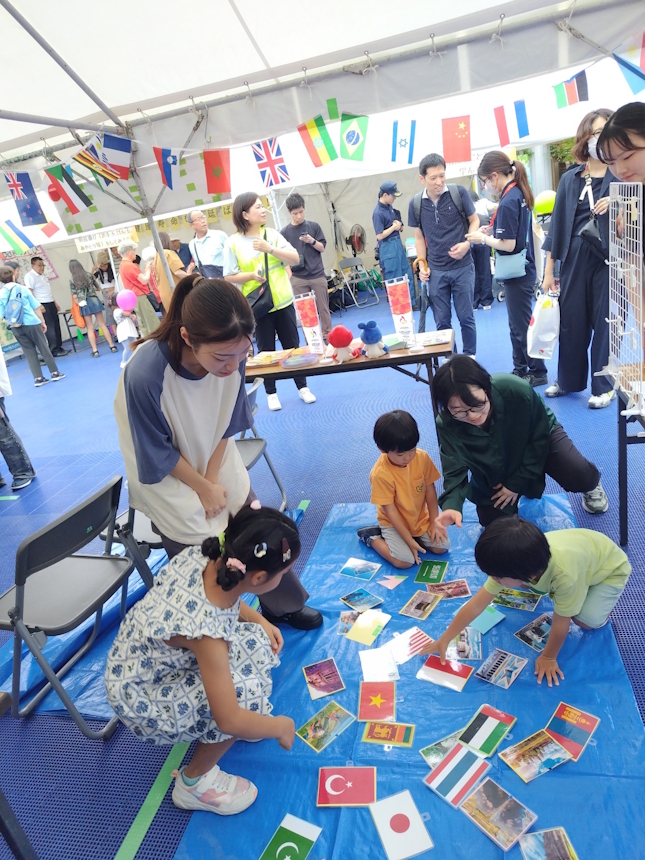 アジアの特徴マッチングゲームの様子