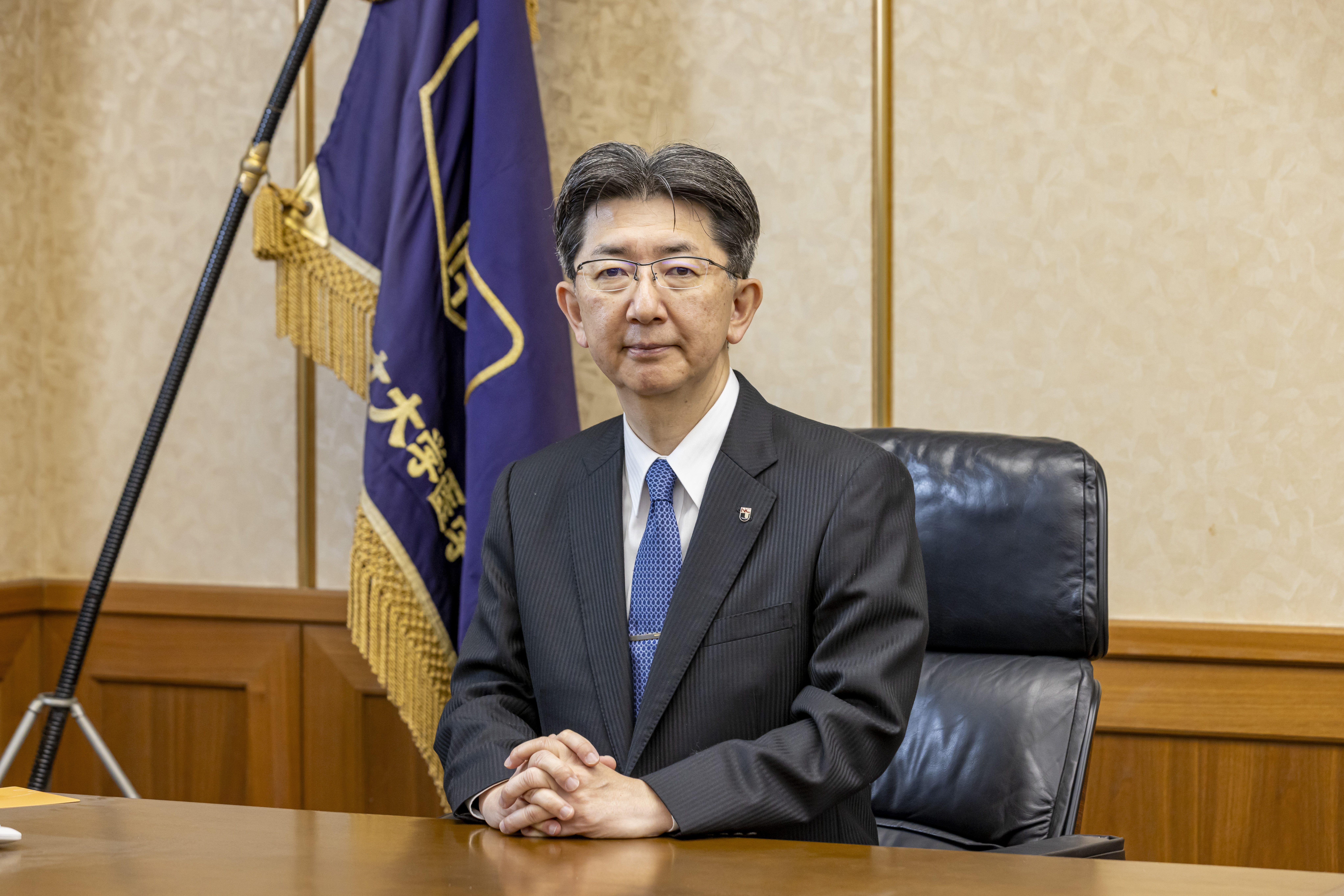 医学研究科長・医学部長 片岡洋望の写真