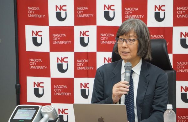森田明理 教授の記者会見の様子