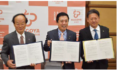 左から郡理事長、広沢名古屋市長、鈴木蒲郡市長