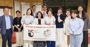 看護学研究科教員と意見交換会後の集合写真