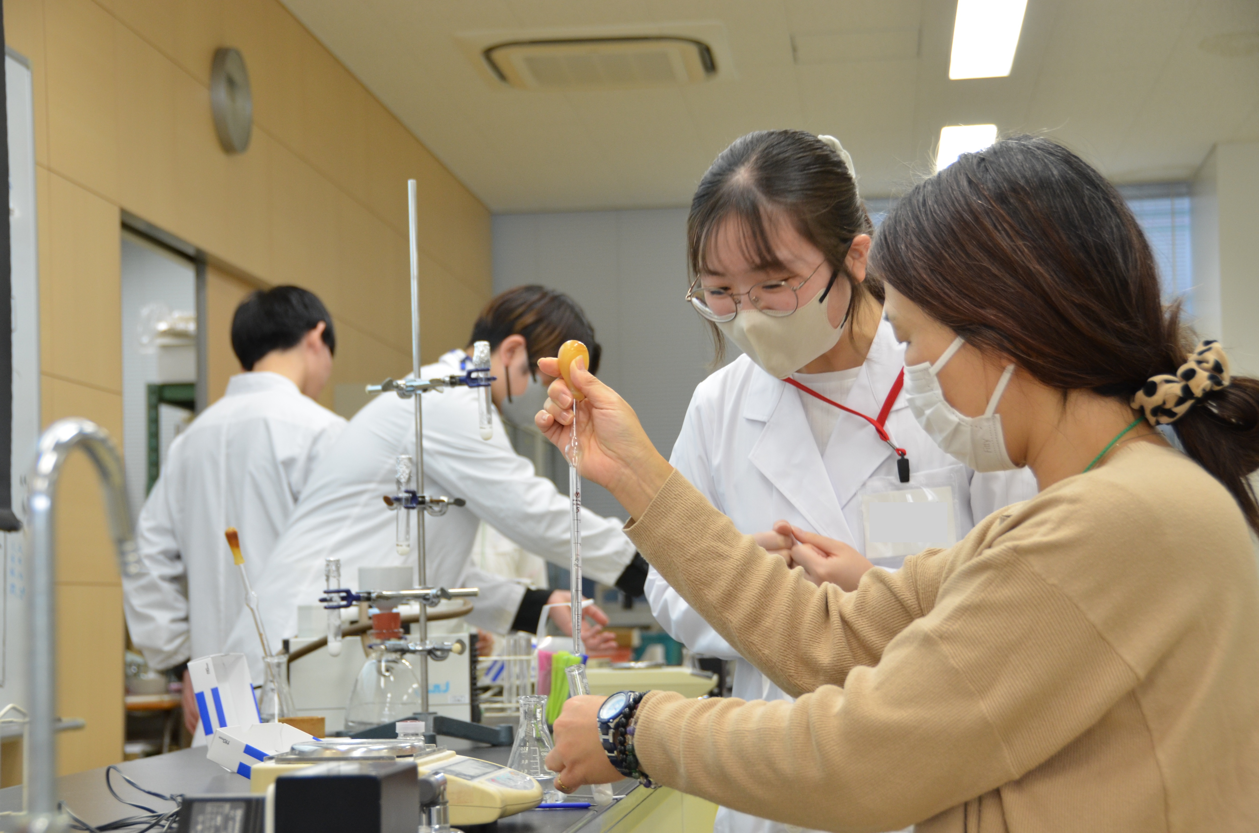 第9回：マンガの世界に挑戦 －サルファ剤作りを一部体験してみよう！－（薬学研究科）