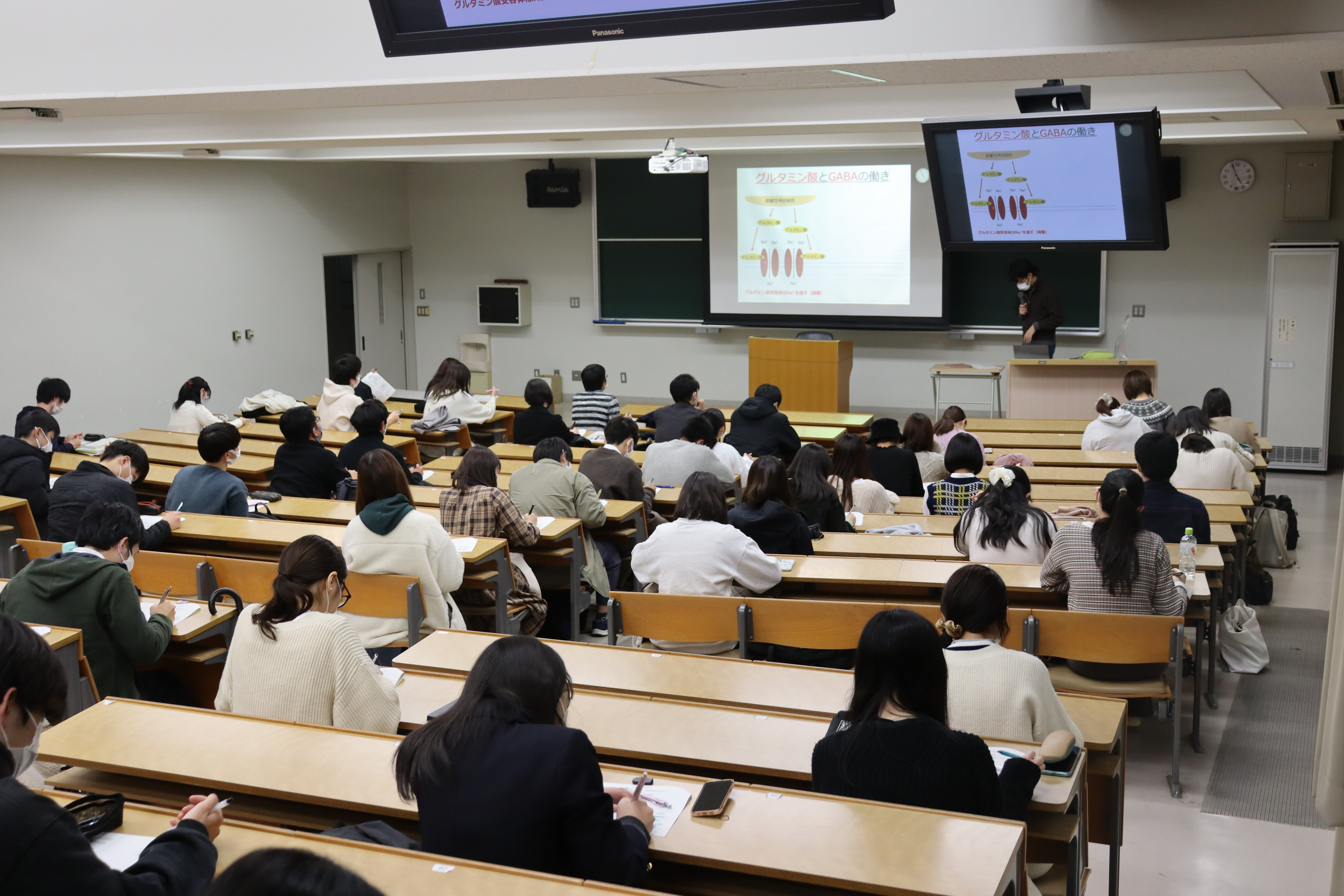 「バイオサイエンス入門」の様子