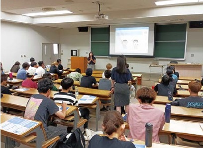 社会のリアルを伝える授業は毎回熱気に包まれる
