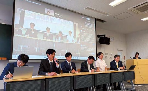 左から、河合佑亮(藤田医科大学病院)、岩崎朋之(名古屋大学 医学部附属病院)、吉村元輝(みんなのかかりつけ訪問看護ス テーション)、廣瀬聡(中部国際医療センター)、竹田明弘(和歌山 大学大学院)、秋山智弥(日本看護協会)、秋山直美(名古屋市立 大学大学院)