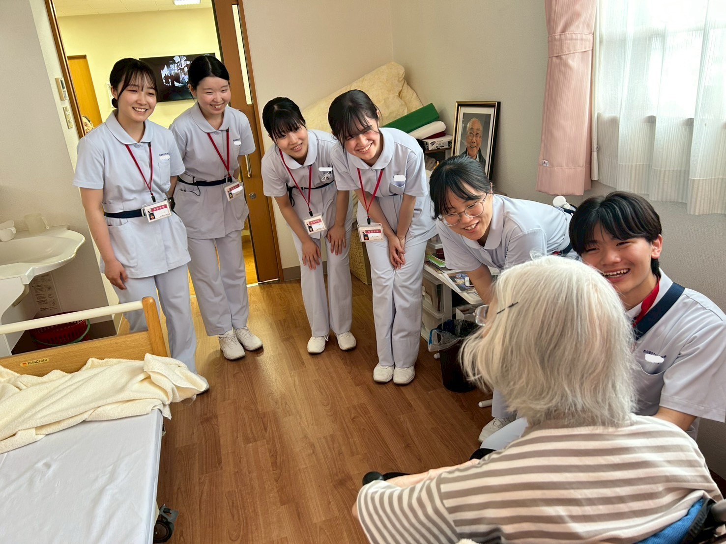 学生メンバー全員でご挨拶