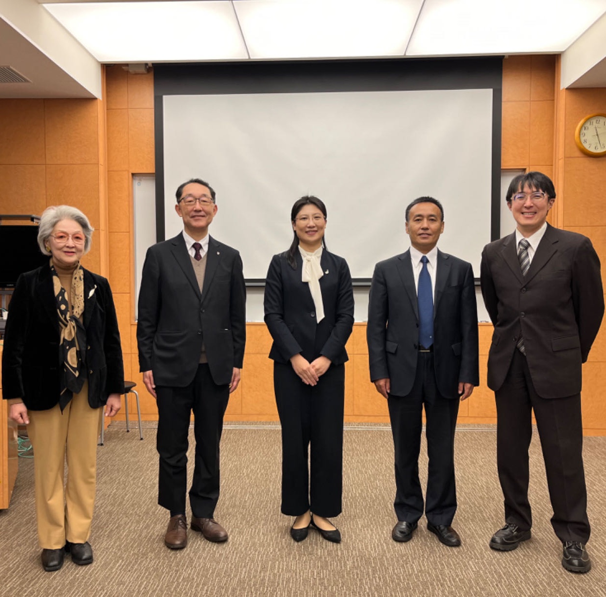 Group photo with the Consuls 